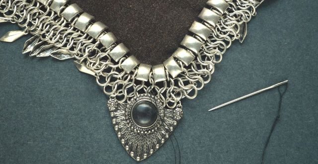 Bandanna Metal Necklace – thelatestfashiontrends.c