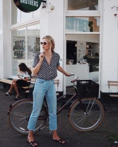 15 Outfits With Bleached Jeans To Wear Now - Styleohol