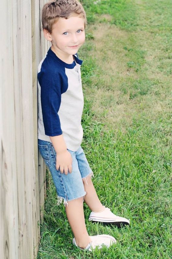 Converse Spring Outfits For Small Boys | Boys summer outfits, Kids .