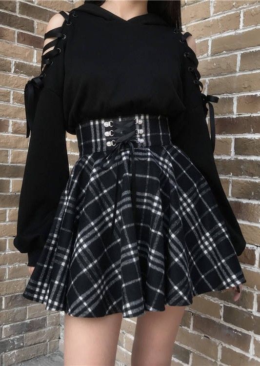 High Waist Black & White Plaid Skirt in 2020 | Checkered skirt .