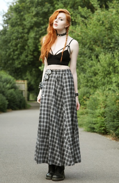 18 Outfits With Checked Maxi Skirts - Styleohol