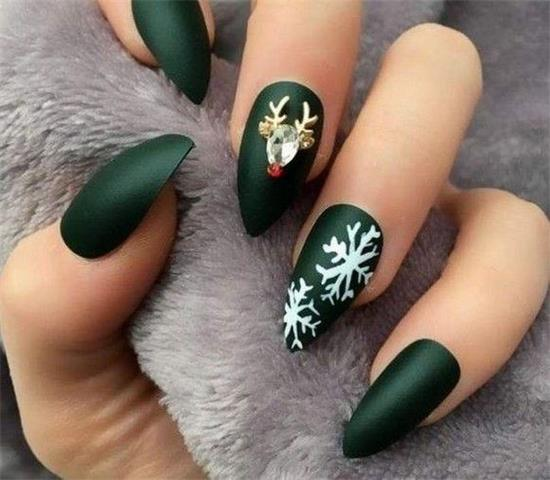 40+ Elegant Green Nails For Christmas This Year | Cute christmas .