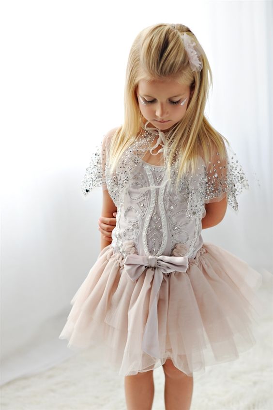 20 Awesome Christmas Outfits For Small Girls - Styleohol