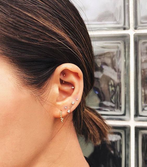 15 Chic And Bold Conch Piercing Ideas - Styleohol