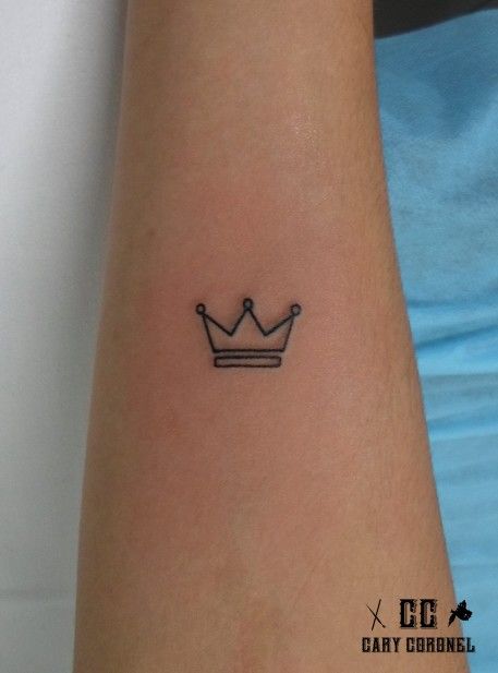 Crown tattoo | Small crown tattoo, Crown tattoo, Tatto