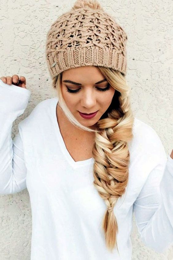 15 Cute Hairstyles That Work With A Beanie - Styleohol