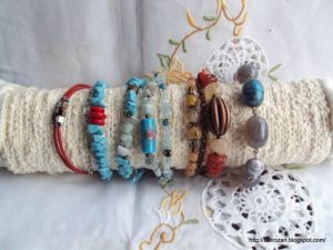 7 Easy DIY Bracelet Holders And Displays - Styleohol