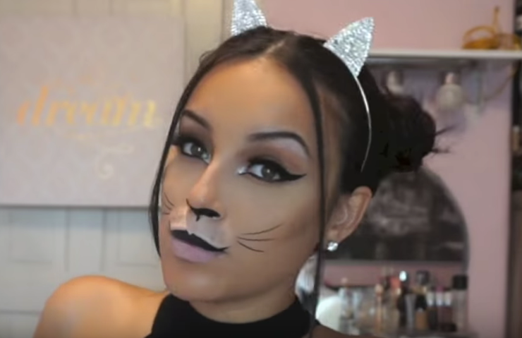 Picture Of DIY glam cat make