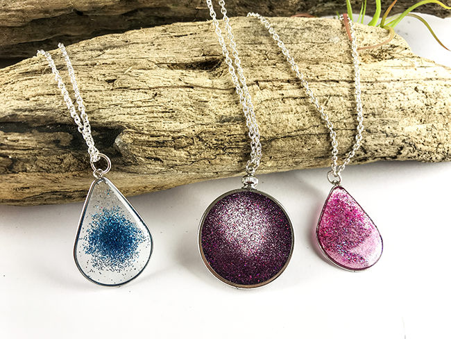 Floating Glitter Necklace - Resin Jewelry Tutori