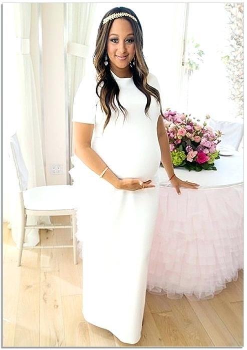 Fall Baby Shower Outfits For Moms - thelatestfashiontrends.com .