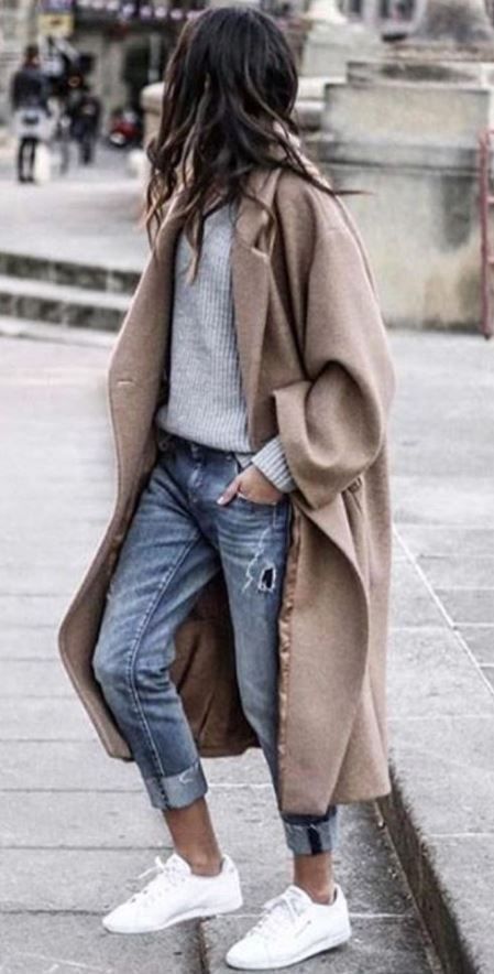 Autumn winter casual outfit coat blue jeans white trainers | Warm .