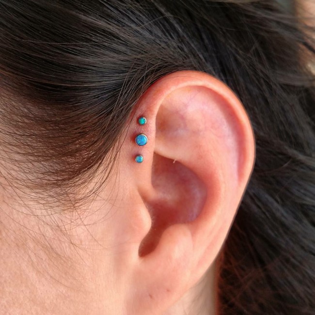 Forward Helix Piercing [50 Ideas]: Pain Level, Healing Time, Cost .