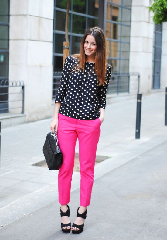 b top polka dots with fuschia pants | Pink pants outfit, Hot pink .