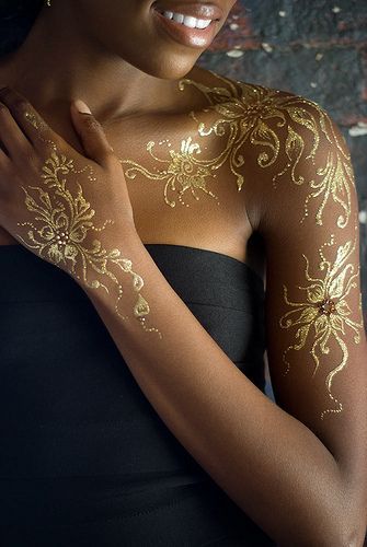 40 Fashionable Gold Henna Tattoos for Temporary Style | Gold henna .