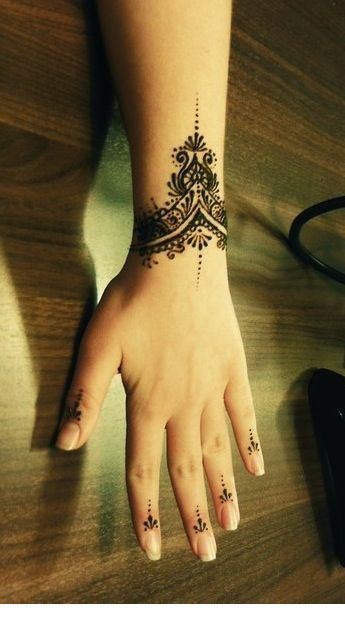 Incredible detailed tattoos | Inspiring Ladies | Henna tattoo .