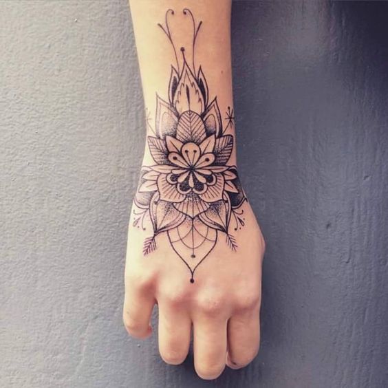 18 Henna Wrist Tattoos That Are Very Cute - Styleohol