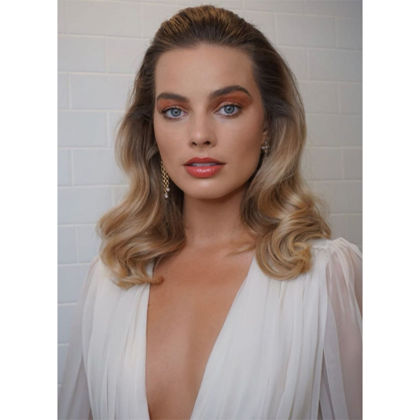 How To Get Margot Robbie's Old Hollywood Waves - Behindthechair.c