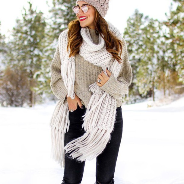 scarf, white scarf, tumblr, knitted scarf, sweater, grey sweater .
