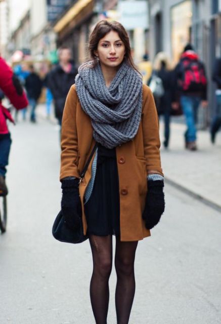 22 Cool Winter Outfits With Knitted Scarves - Styleohol