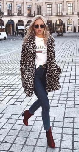 leopard print faux fur coat. street style. | Faux fur coats outfit .