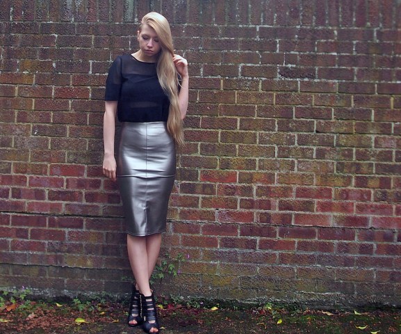 15 Outfits With Metallic Pencil Skirts - Styleohol
