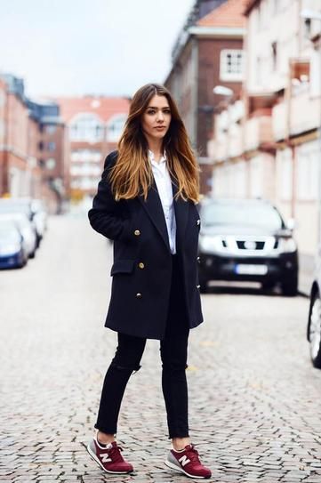 25 Perfect Ways to Style a Navy Blue Coat | New balance outfit .