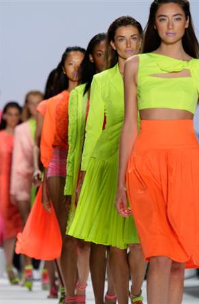 Neon on the runway | Neon fashion, Neon green outfits, Neon outfi