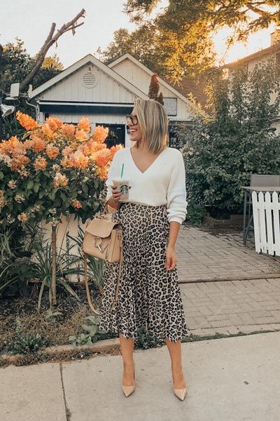 21+ Non-Boring Fall Outfits for Work | Printed skirt outfit .
