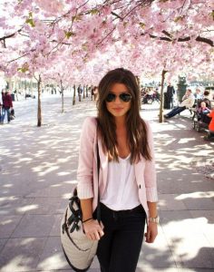 black skinny fits and blazer outfit | Fashion, Style, Pastel fashi