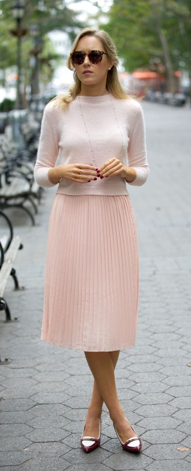 The Classy Cubicle: Pastels and Pleats | Pink pleated skirt .