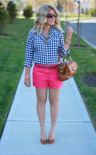 21 Women Outfits With Hot Pink Shorts - Styleohol