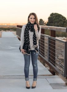 20 Women Outfits With Polka Dot Scarves - Styleohol