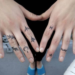 58 Small Finger Tattoos for Women | Small finger tattoos, Finger .