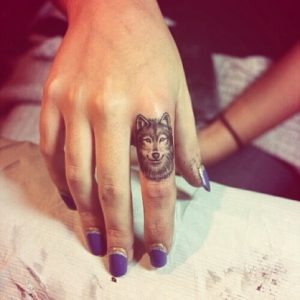 22 Small Wolf Women Tattoo Ideas - Styleohol