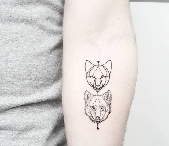 22 Small Wolf Women Tattoo Ideas - Styleohol