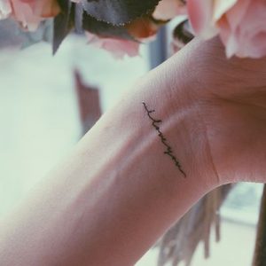 13 Delicate Small Wrist Tattoos you will immediately love! Small .