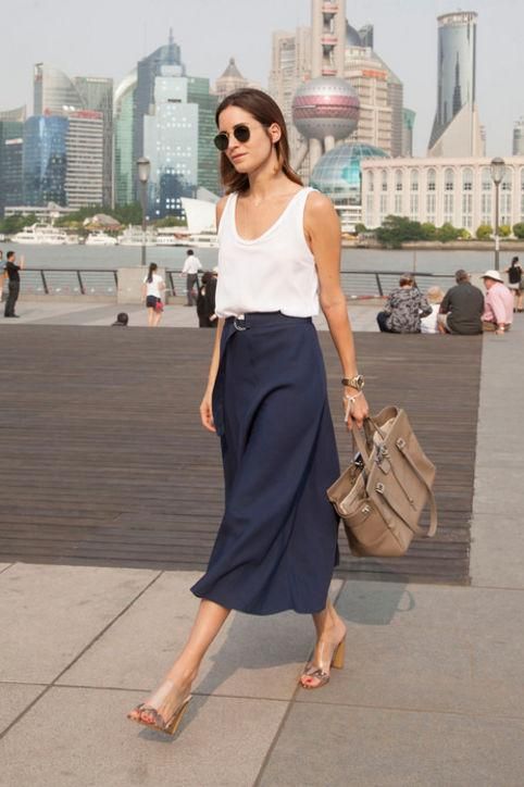 How to Dress for Work When It's Hot Out | Summer work outfits, Hot .