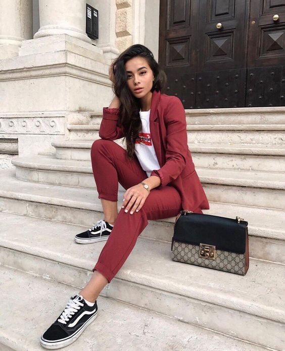 casual but stylish outfit to make a statement | Work outfits women .