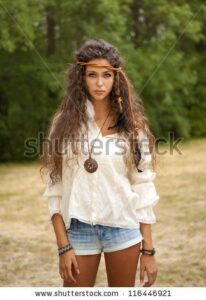 hippie girl | Boho outfits hippie, Bohemian clothes, Boho outfi