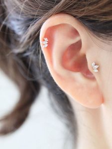 15 Trendy Tragus Piercing Ideas To Try - Styleohol