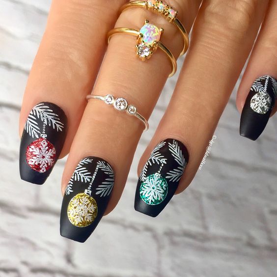 38 Ultimate Christmas Manicure Ideas To Try - Styleohol