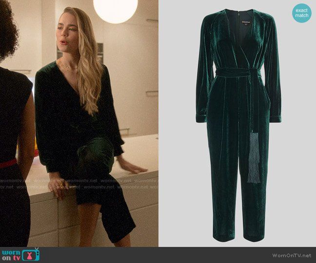 Ainsley's green velvet jumpsuit on Four Weddings and a Funeral .