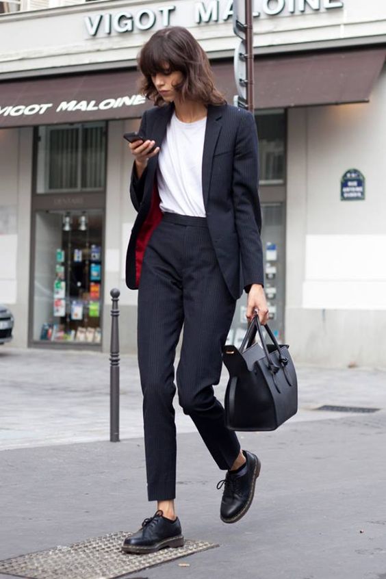 15 Smart Ways To Wear A White T-Shirt To Work - Styleohol