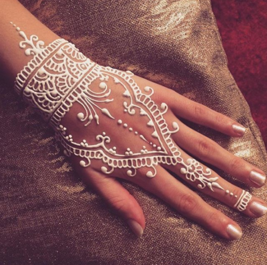 25 reasons to fall in love with white henna tattoos | White henna .