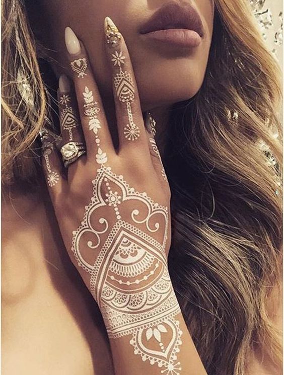 15 Breathtaking Henna Tattoo Designs You Will Love - Styles Week