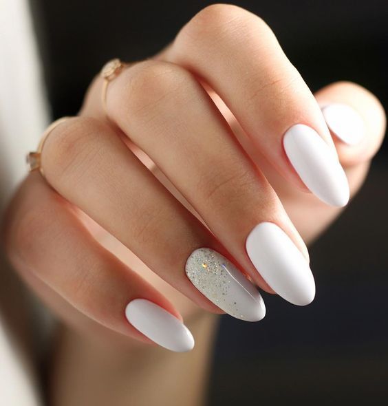 15 Chic White Manicure Ideas For Winter - Styleohol