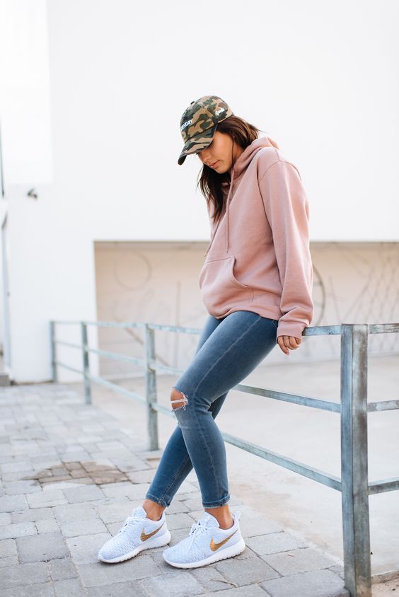 HOODIE CREW | Sneaker outfits women, Sporty outfits, Hoody outfi