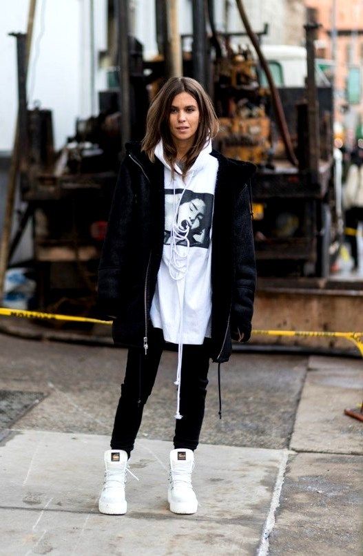 25 Casual Oversized Hoodie Ideas For Women - Pinmagz in 2020 .