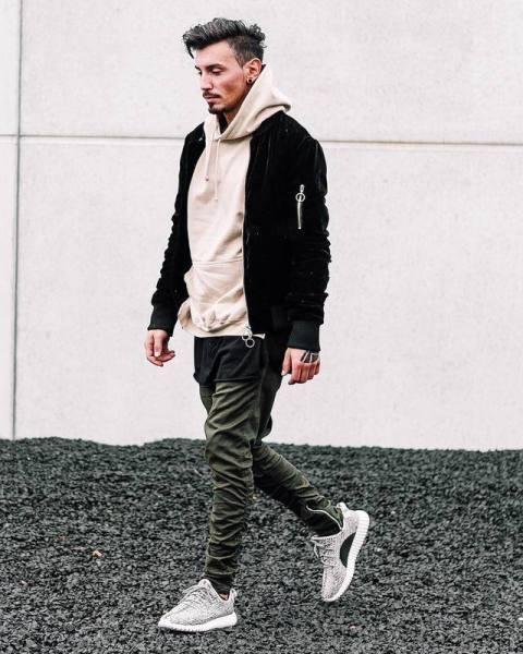 15 Men Outfits With Yeezy Sneakers - Styleohol