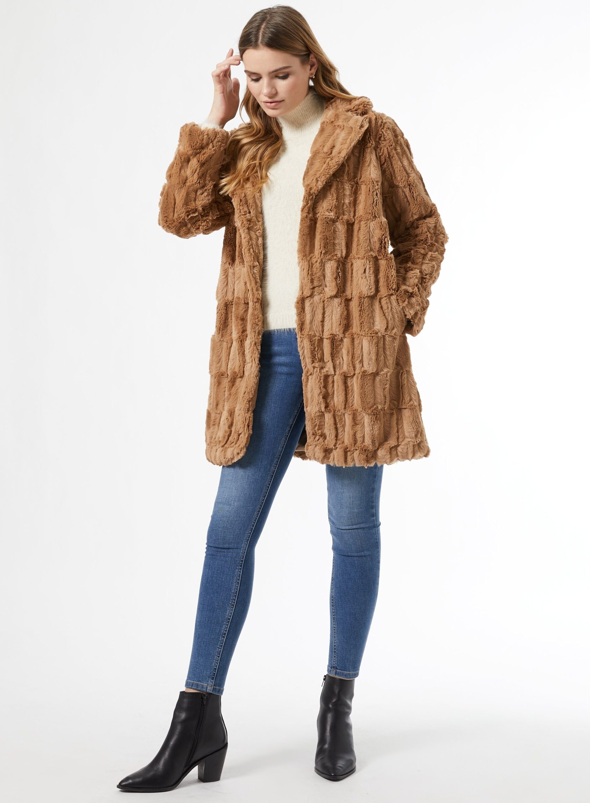 Fur Collar Coat Outfits For Ladies